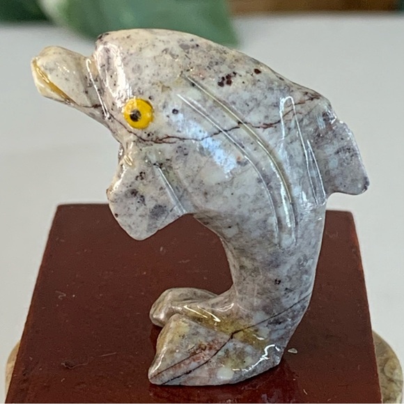 Miniature DOLPHIN Stone Carving Mini Figurine Grey Steatite Soapstone Animal 1.5 - Picture 2 of 13